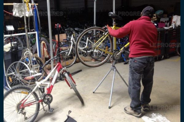 Un atelier d'auto-réparation de vélos
