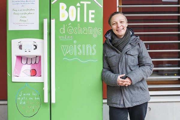 Givebox boite à partager située au bord du centre social de Valmy à Lyon (69)