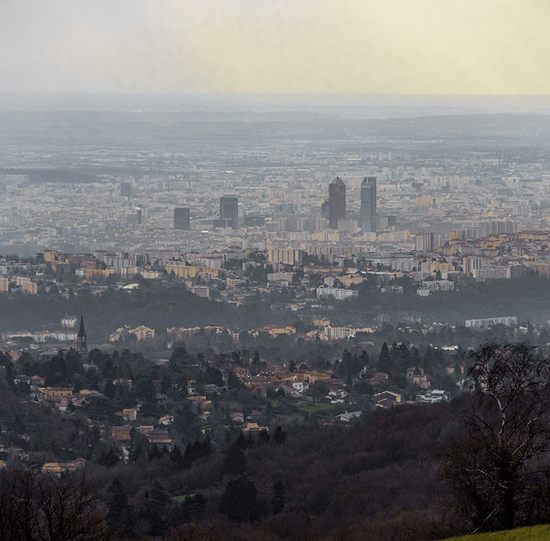 Vue sur Lyon avec pollution hivernale