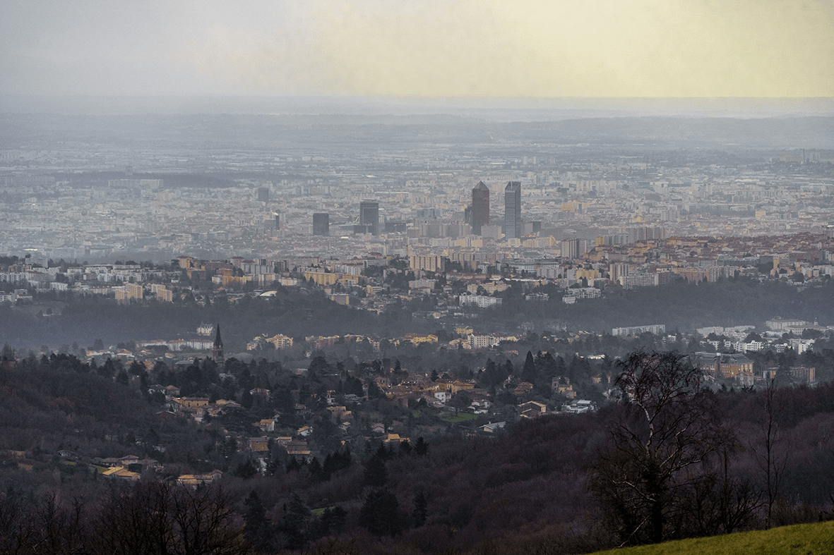 Vue sur Lyon avec pollution hivernale