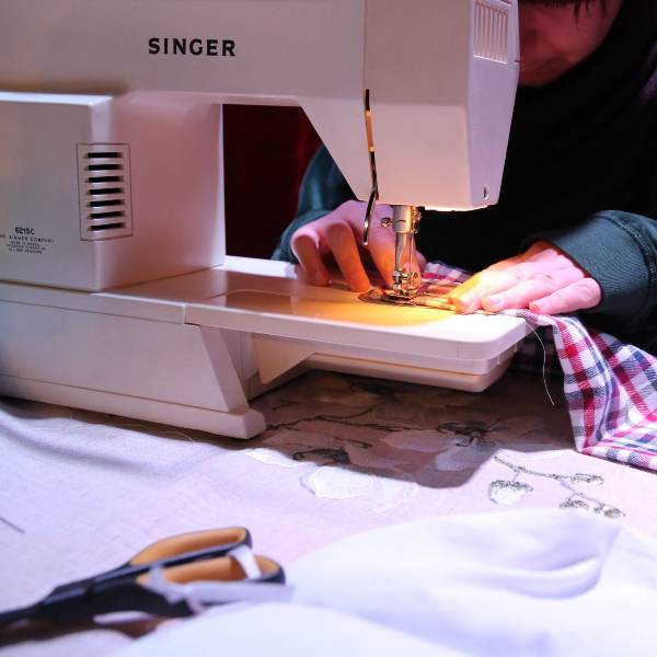 Prolongez la durée de vie des vêtements en co-animant des ateliers de couture