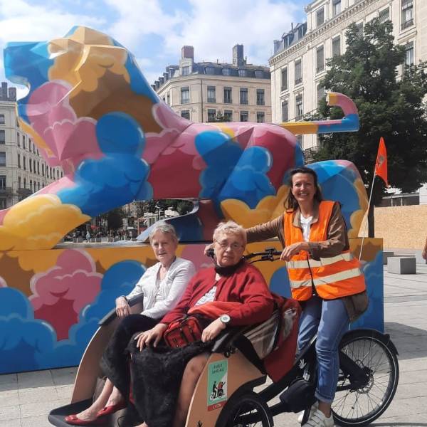 Pédalez pour offrir des balades au grand air à des personnes âgées
