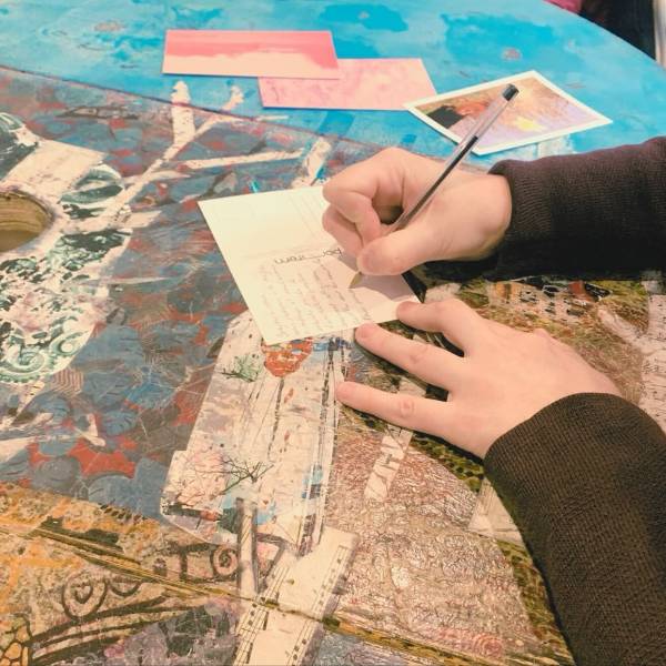 Avec des lettres, bâtissez un pont entre les générations