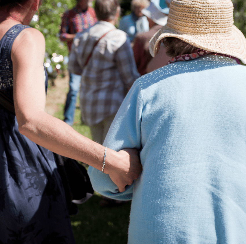 Partez à la rencontre de personnes âgée isolées